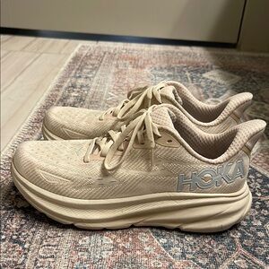 Hokas Clifton Nines Tan (Eggnog) Running Shoes